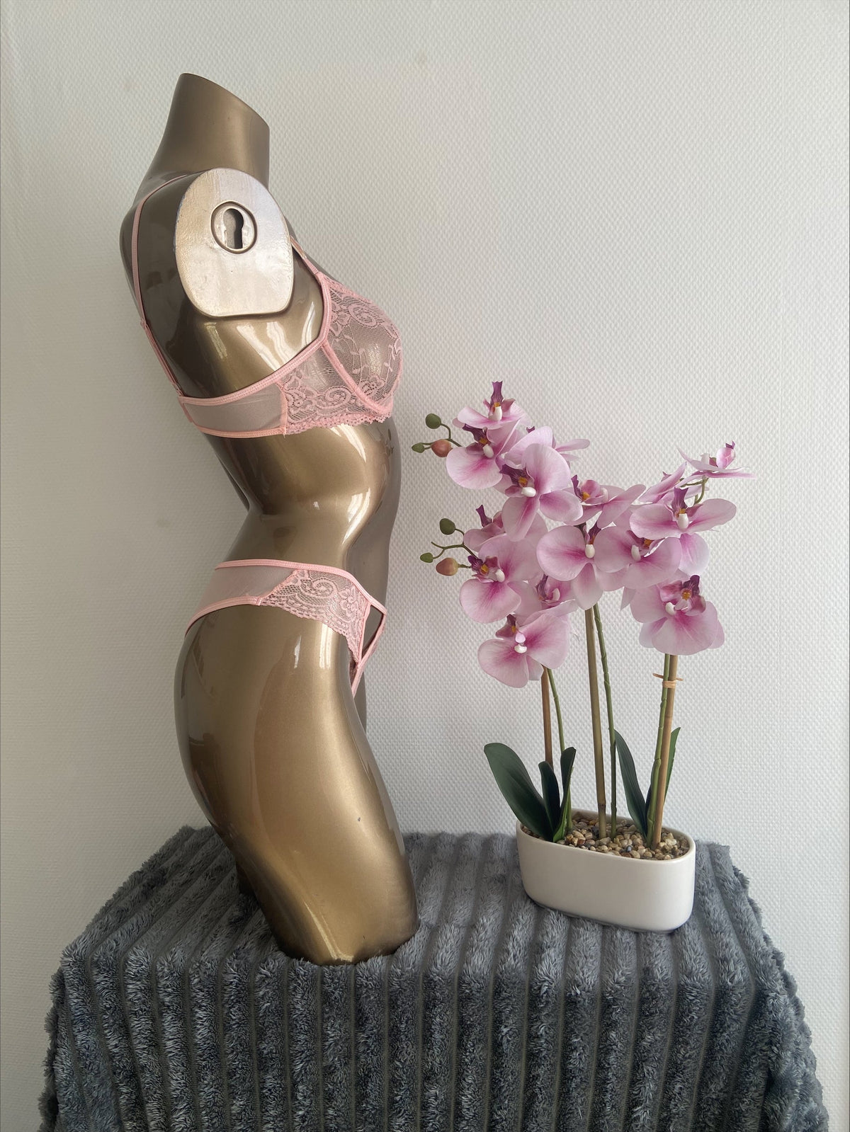 Ensemble Frisson noir - culotte vue de dos